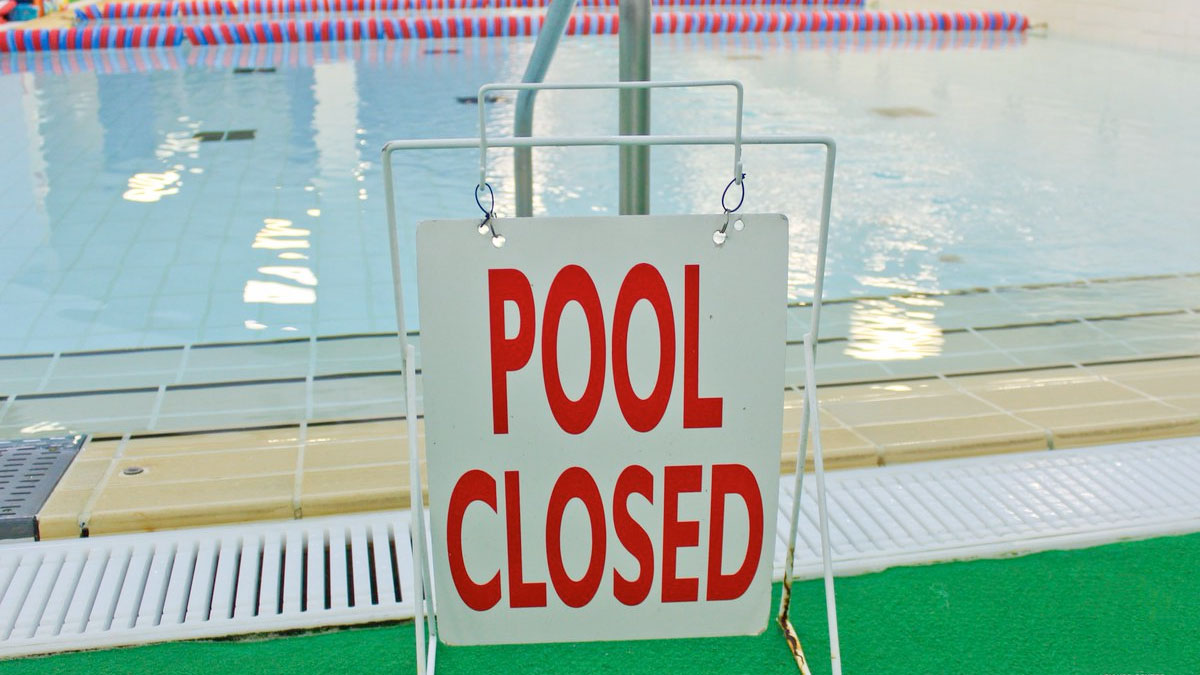 pool closed sign